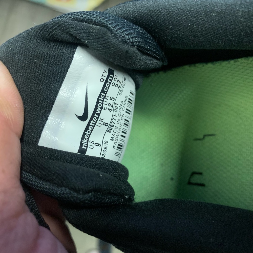 Nikes - Picture 4 of 4